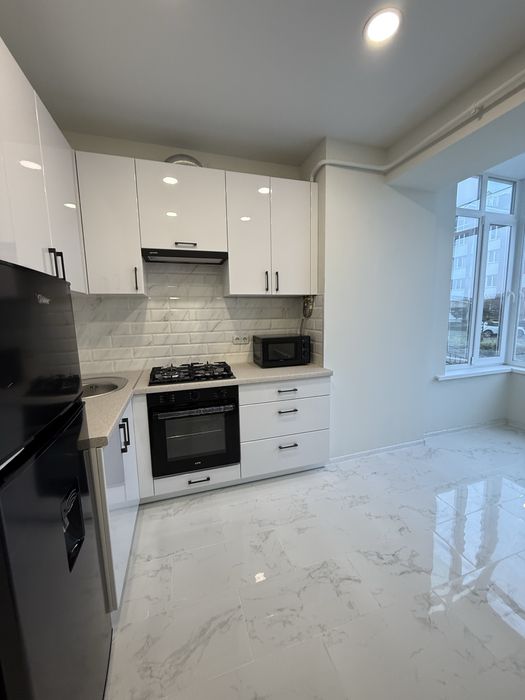 Двух кімнатна квартира в центрі Гостомеля