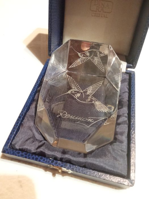 Pisa papel, em cristal Dinara, com um beija flor