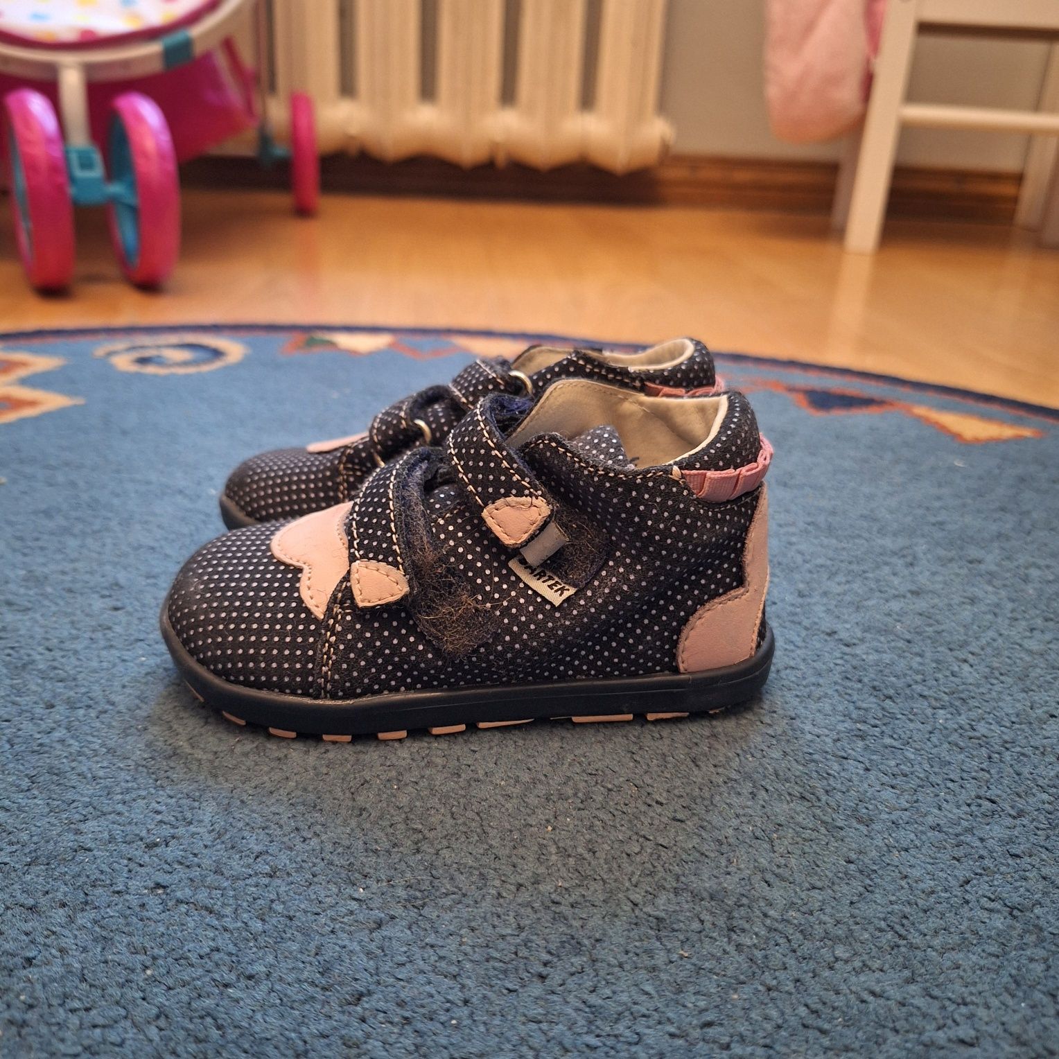 Buty dla dziewczynki r. 22 BARTEK