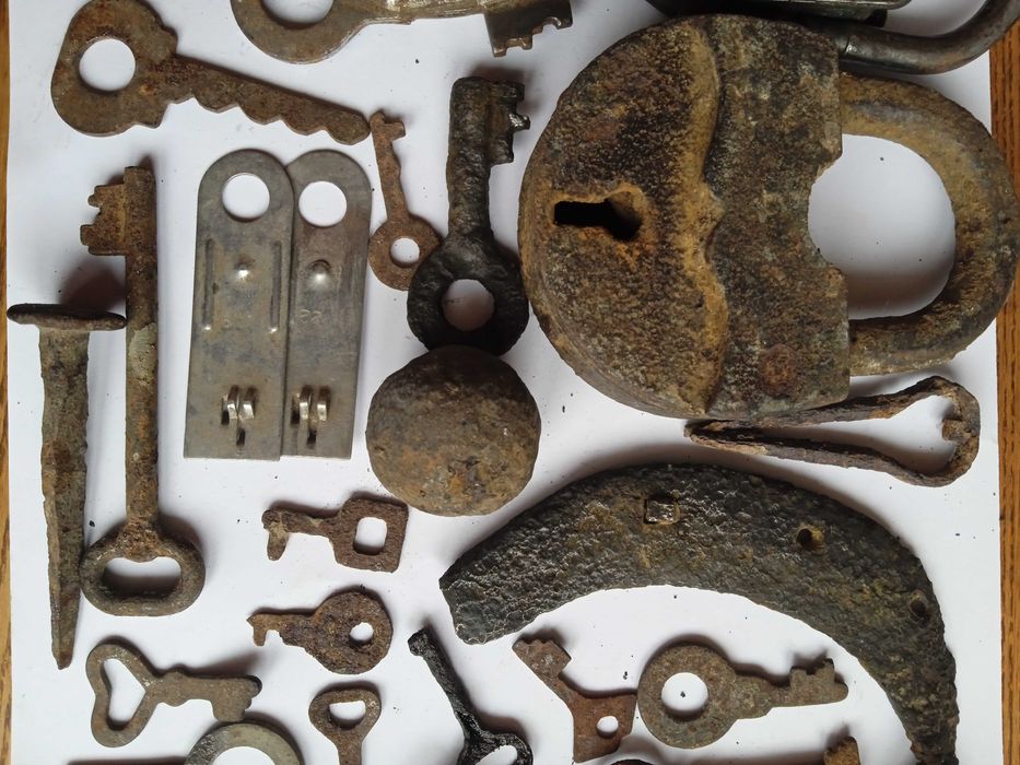 Ядро подкова замки ключи старинные