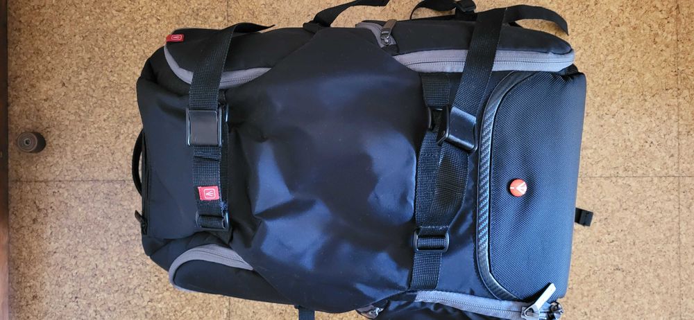 Kit Manfrotto — Mochila Advanced Travel + Tripé BeFree Advanced