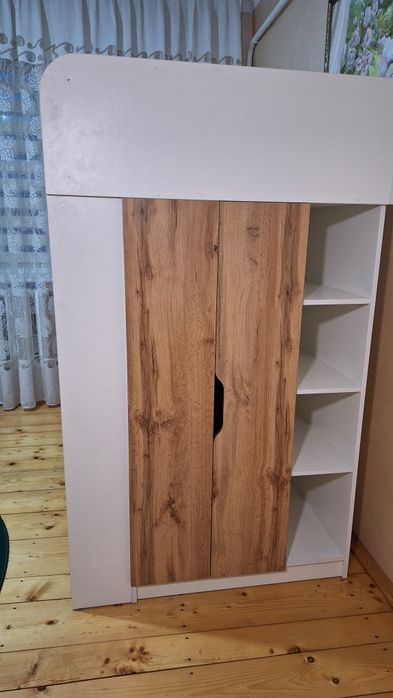 Дитяче ліжко горище з робочою зоною