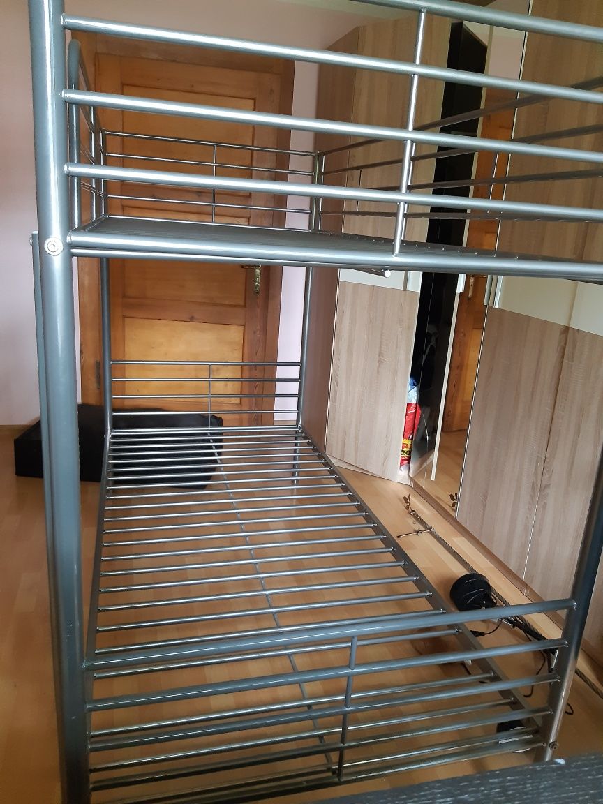 Łóżko piętrowe metalowe