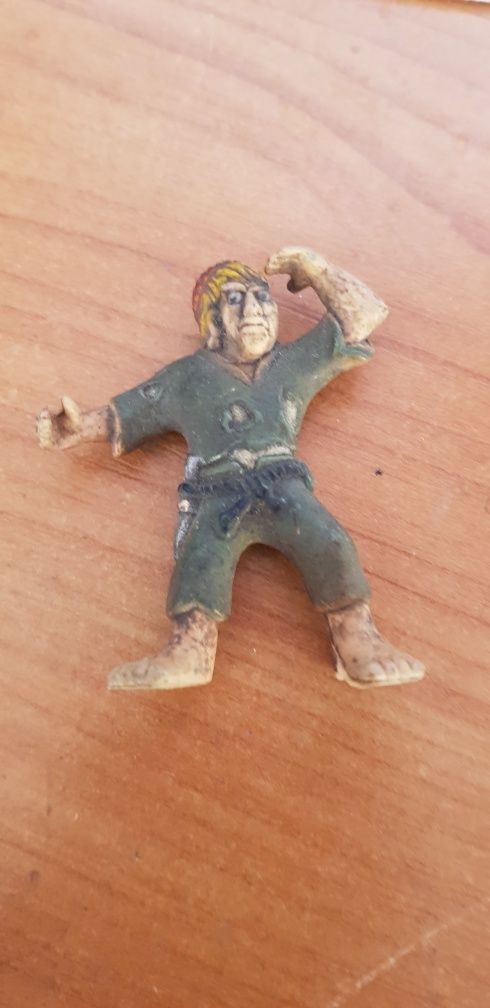 Stara figurka ,żolnierzyk, pirat