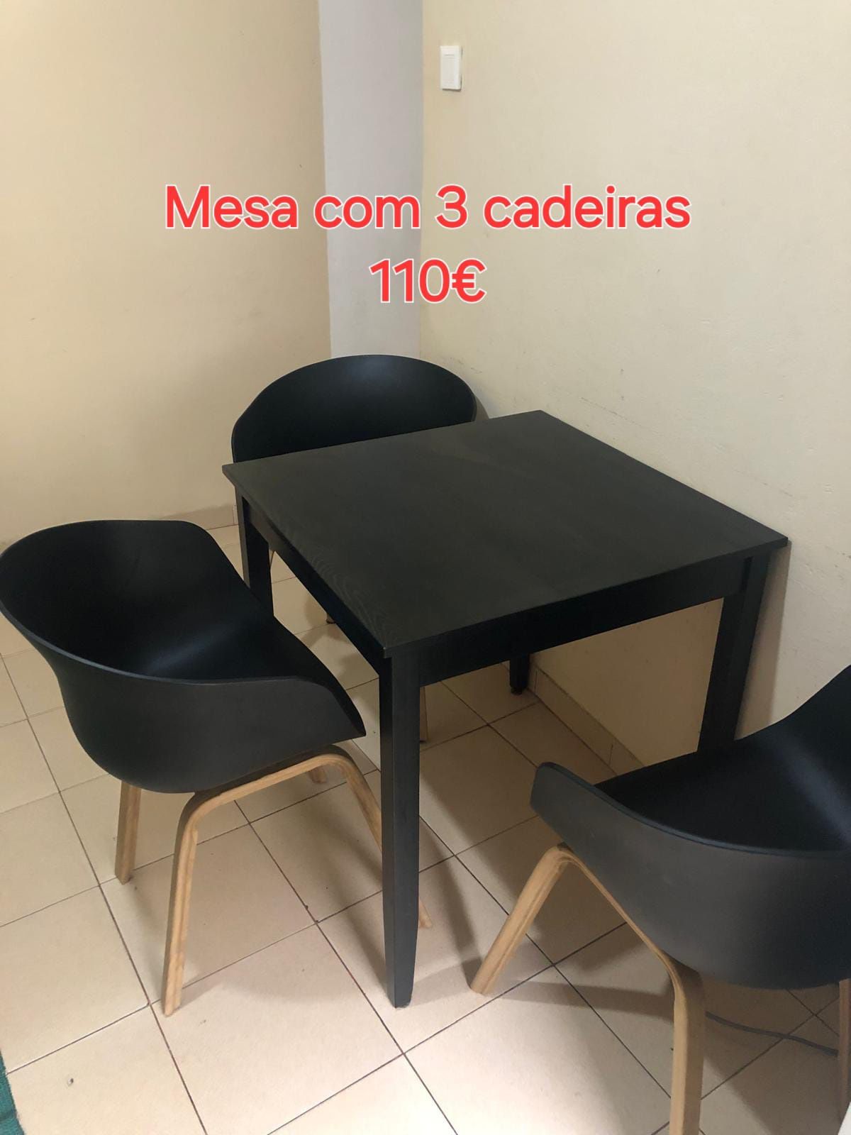 Mesa com 3 cadeiras