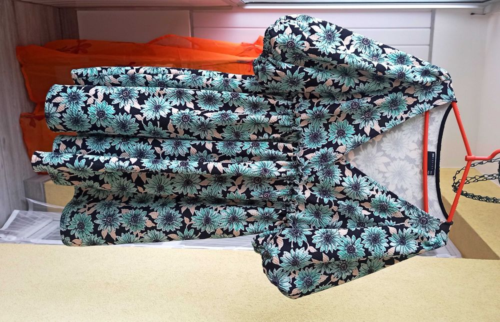 Bufiasta sukienka w turkusowe kwiaty ASOS