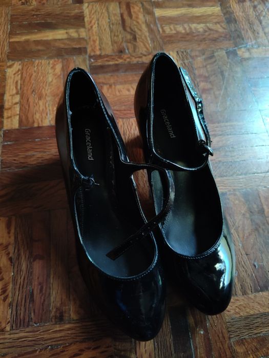 Sapatos verniz pretos