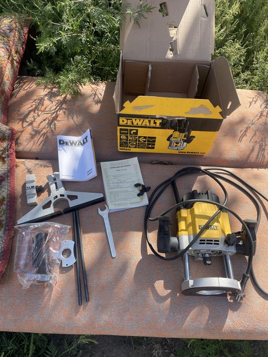 Фрезер сетевой DeWALT DW625E 2000 Вт новый