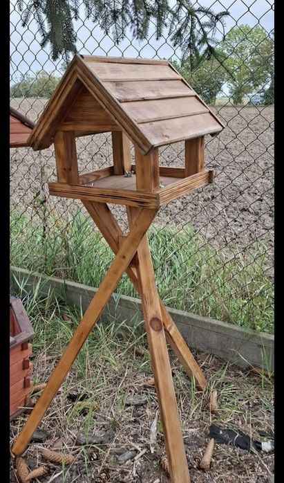 Piękne I solidne karmniki