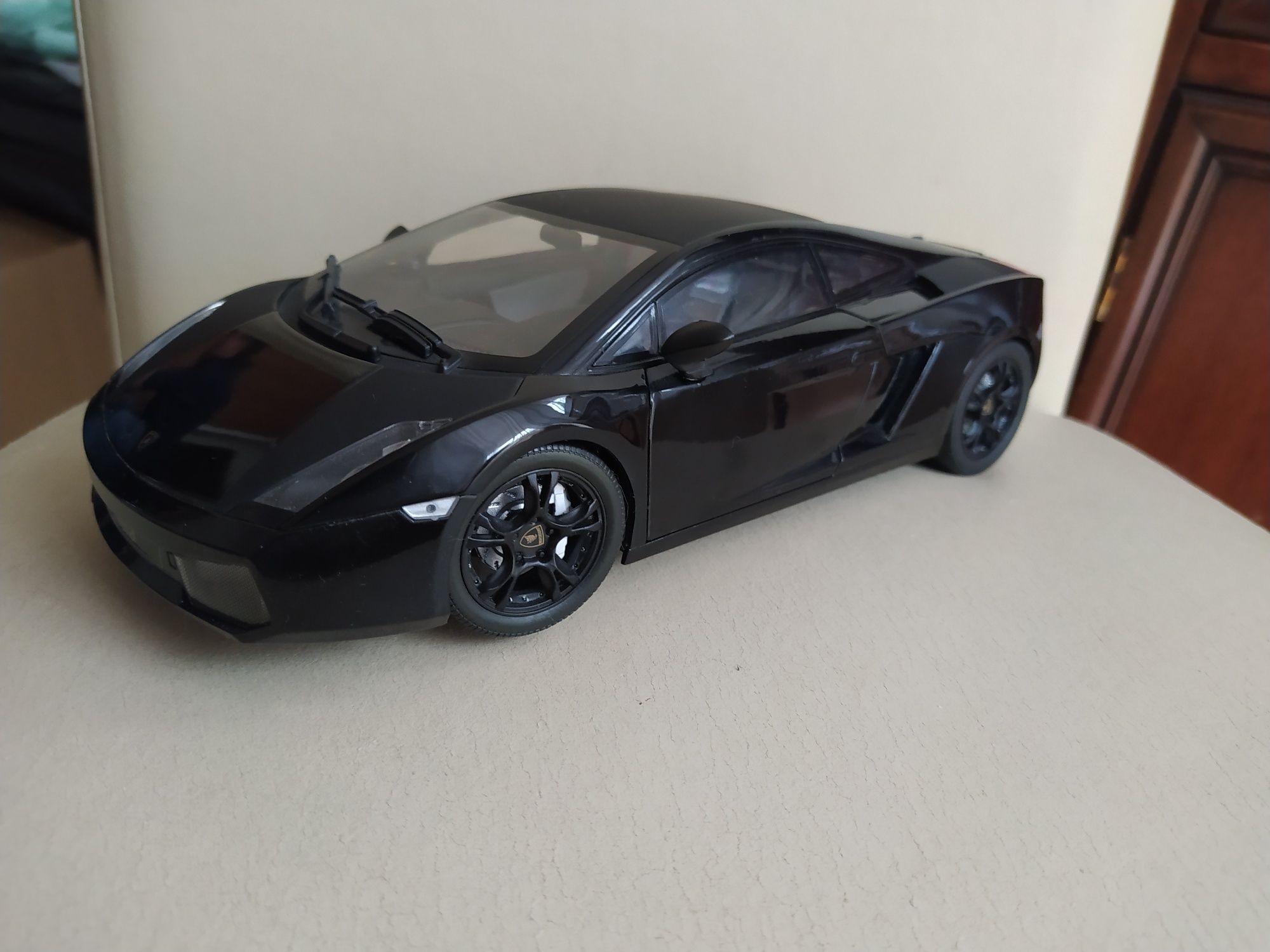 Lamborghini Gallardo wersja Nero 1:18 Norev