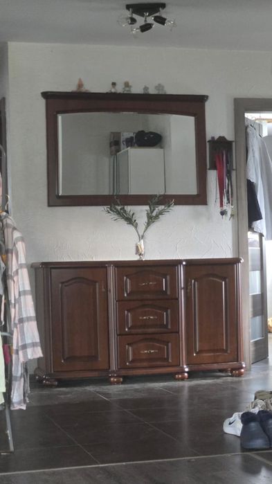 Komoda z lustrem wiszącym