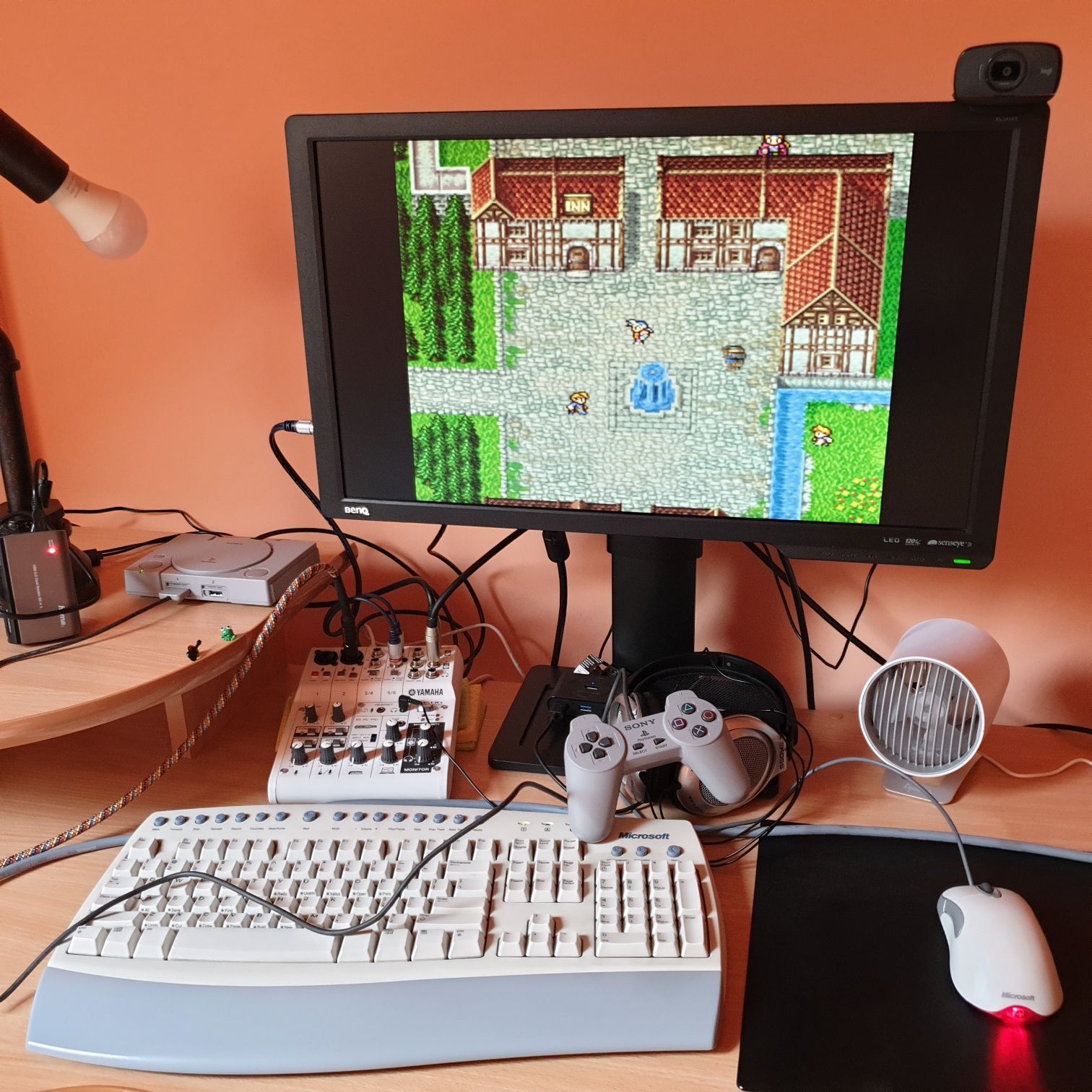 1x konsola Sony PlayStation Classic mini + maly retro tv crt