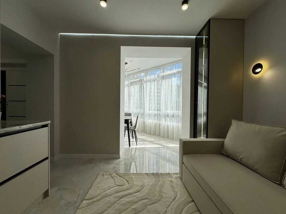 Укомплектована однокімнатна біля озера