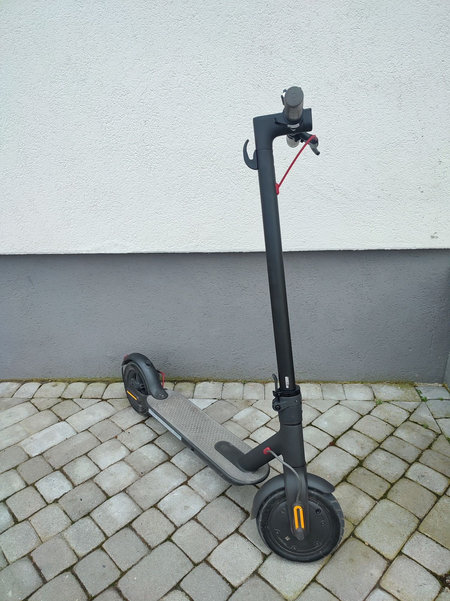 Електросамокат Xiaomi Mi electric scooter M365