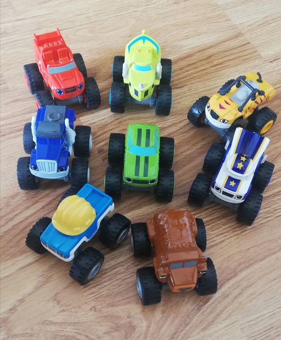 Circuito do Blaze e as Monster Monster Machines com veículos