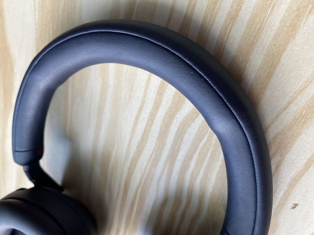 SONY WH-1000XM5.