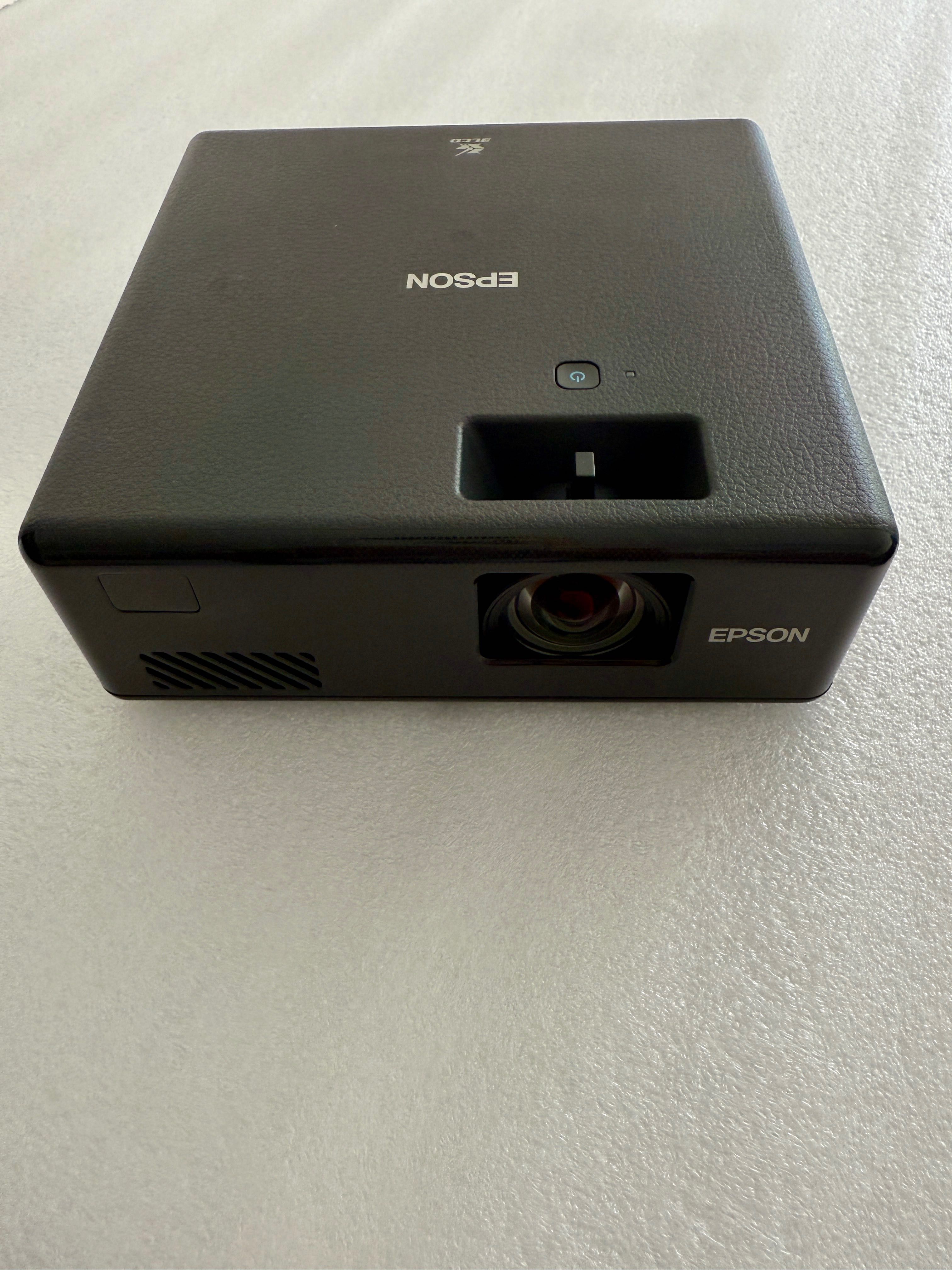 Projektor Epson EF-11 3LCD tylko 350h świecenia