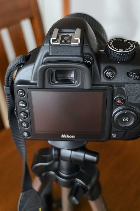 Nikon D3100 + dodatkowy obiektyw + statyw + 2 akumulatory + torba