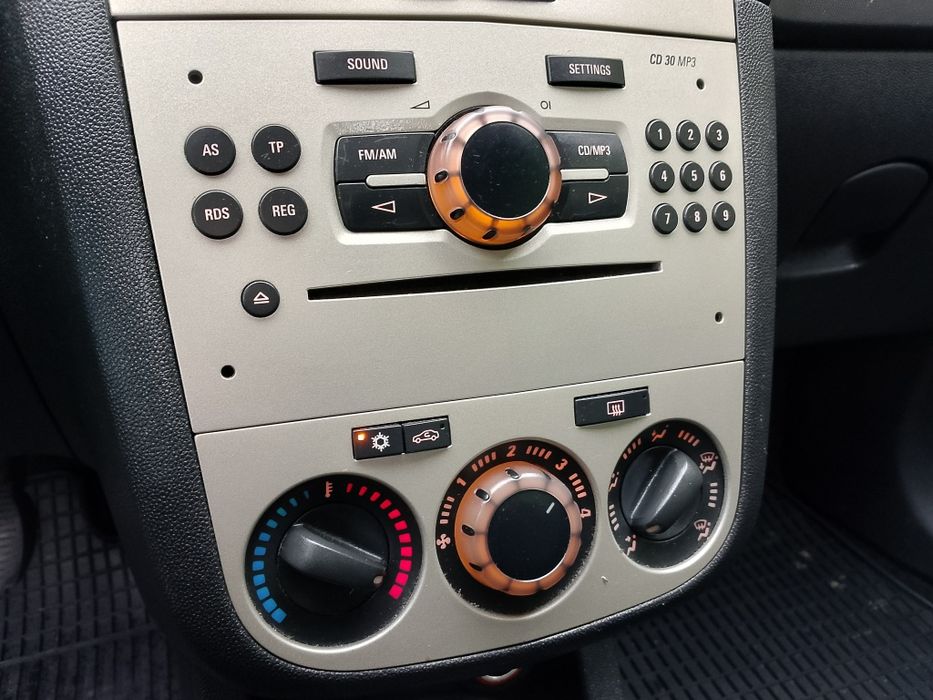 Opel Corsa D 1.4 Klima Serwis Czarna 5 drzwi
