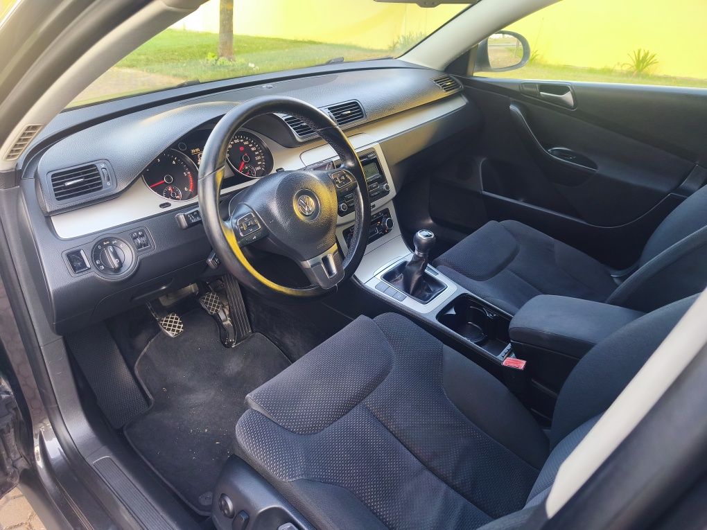 VW Passat de 2010 com (170 mil kms)