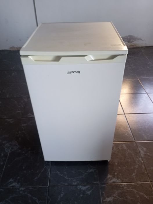 Vendo este frigorífico muito bom estado a trabalhar muito bem