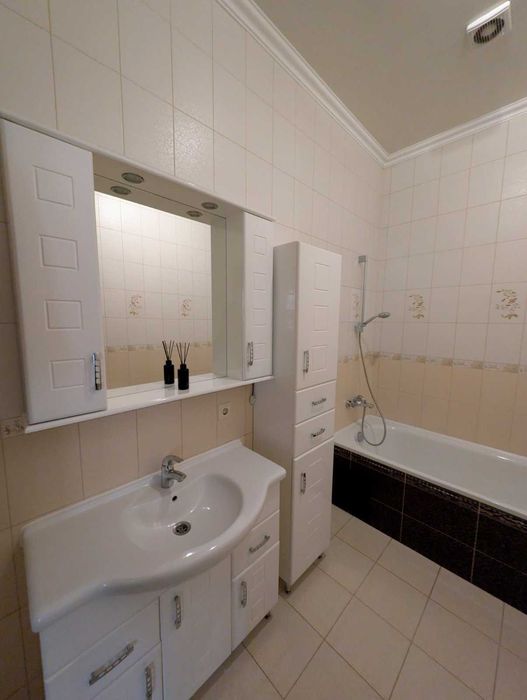 Оренда  БУДИНКУ !Зарядка для електромобіля!