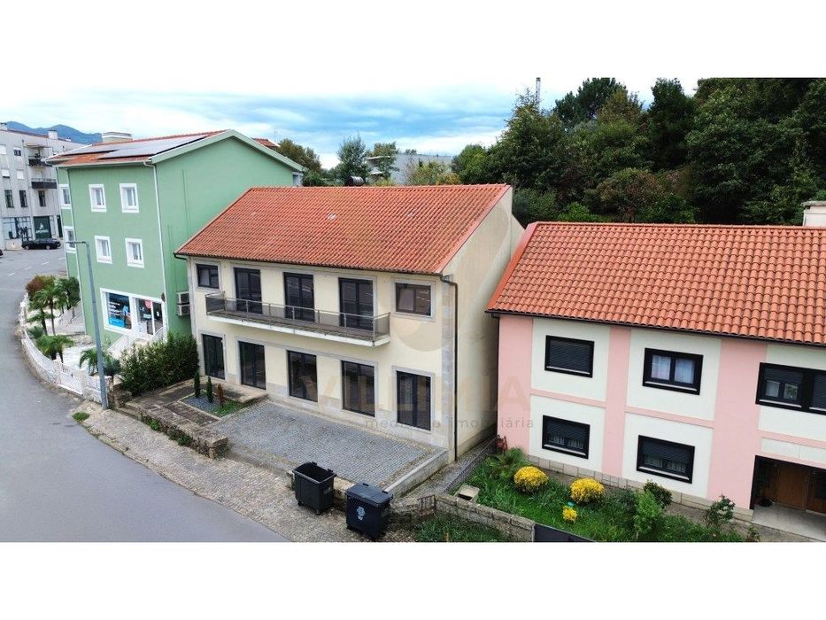 Prédio em Fase Avançada de Construção - Ponte de Lima