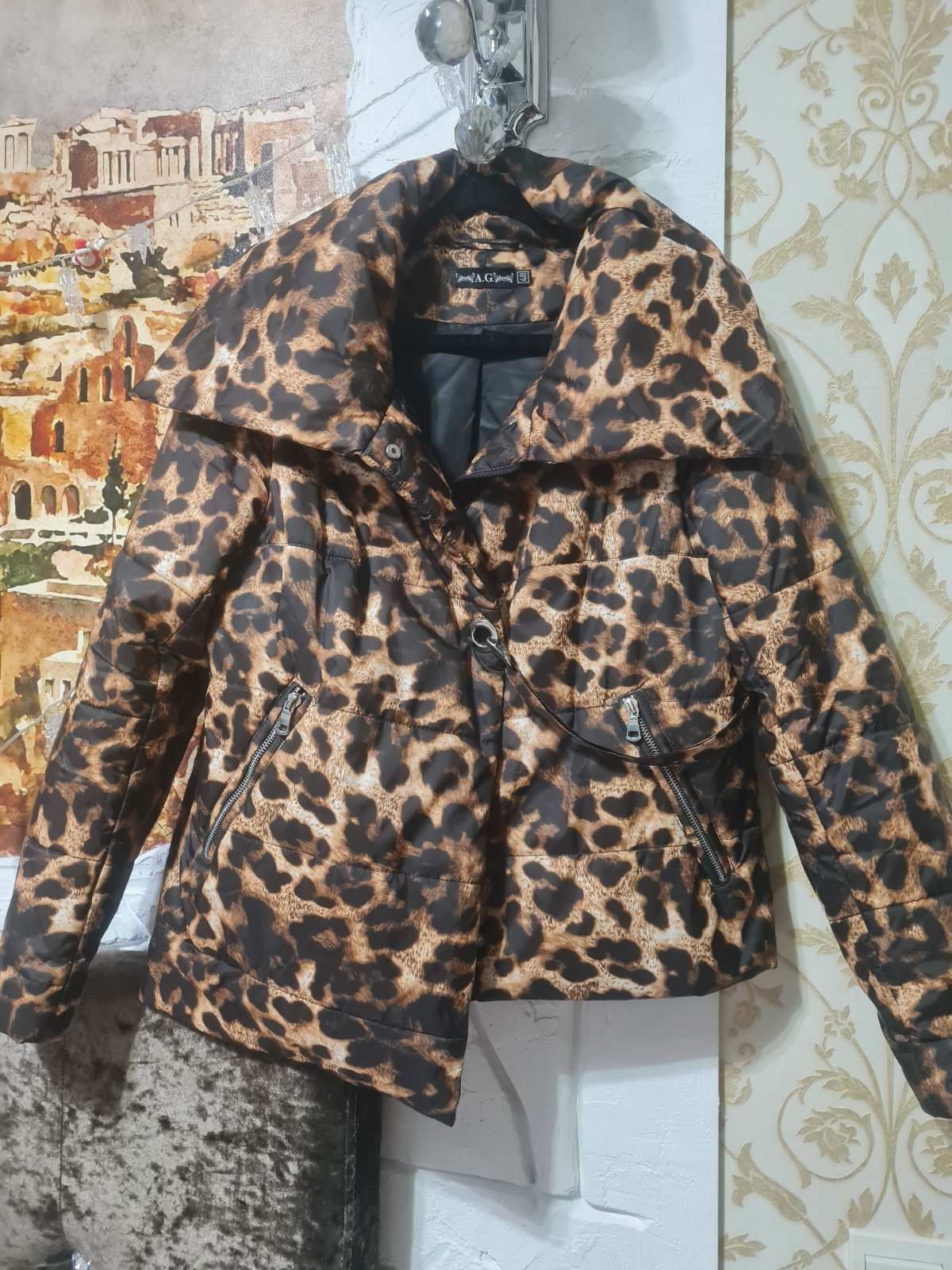 Жіноча куртка леопард