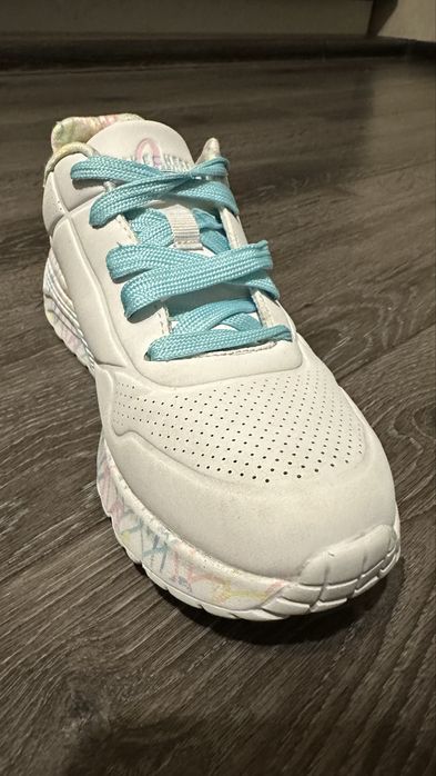 Кросівки Skechers для дівчинки, розмір 34 (EU), легкі та зручні