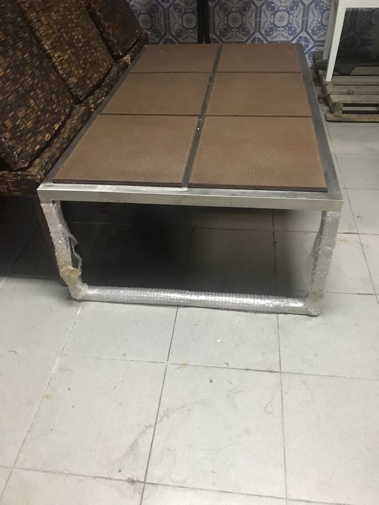 Mesa de centro/tampo em pele