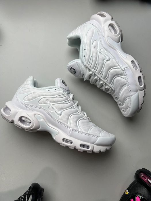 Nike tn brancos novos