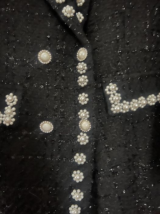 Твидовый пиджак с жемчугом