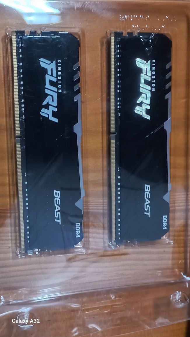 Memórias RAM Kingston fury com RGB 8gb cada