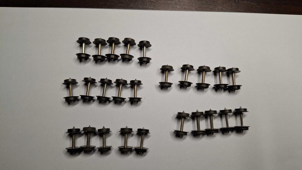 Kolejka TT 1:120 kółka do wag., plastik 8,4mm,komplet 25 szt.+5 gratis