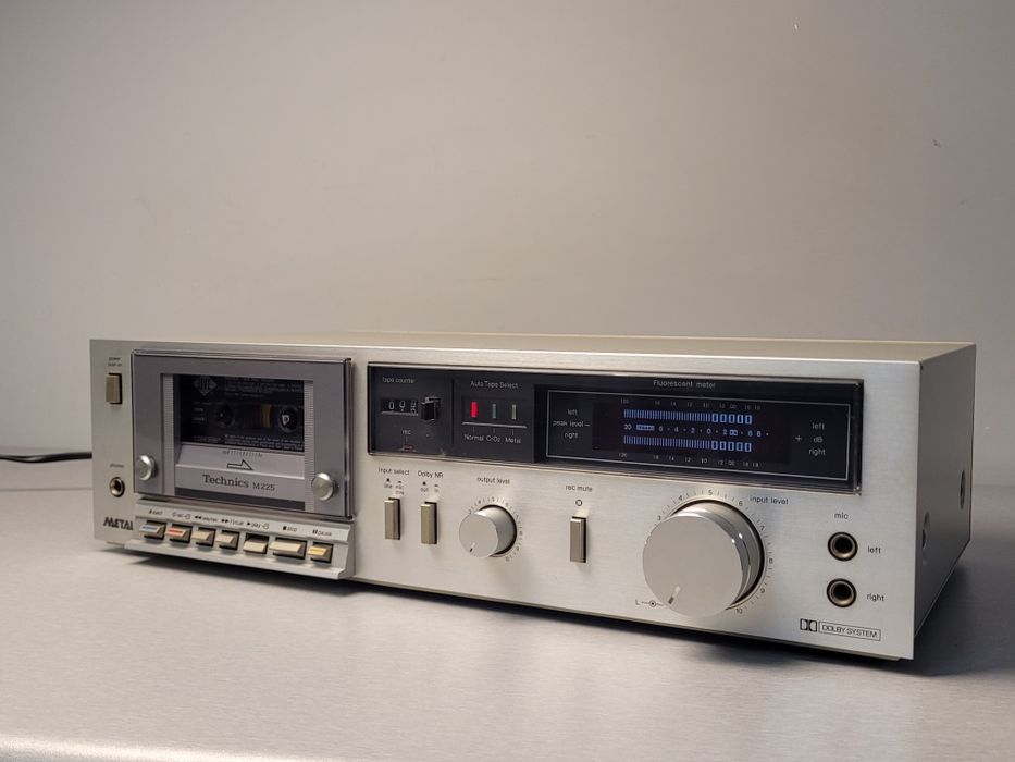 Magnetofon Technics RS‑M225 srebrny – deck kasetowy, w pełni sprawny