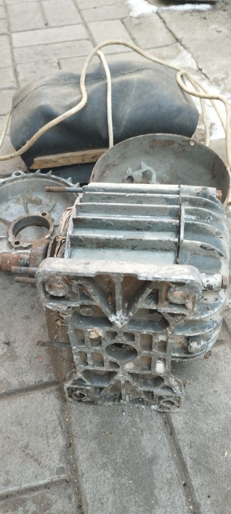 Станок для заточки инструмента.