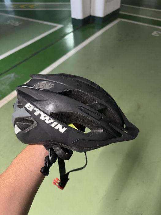 Capacete de bicicleta BTWIN tamanho L – novo!