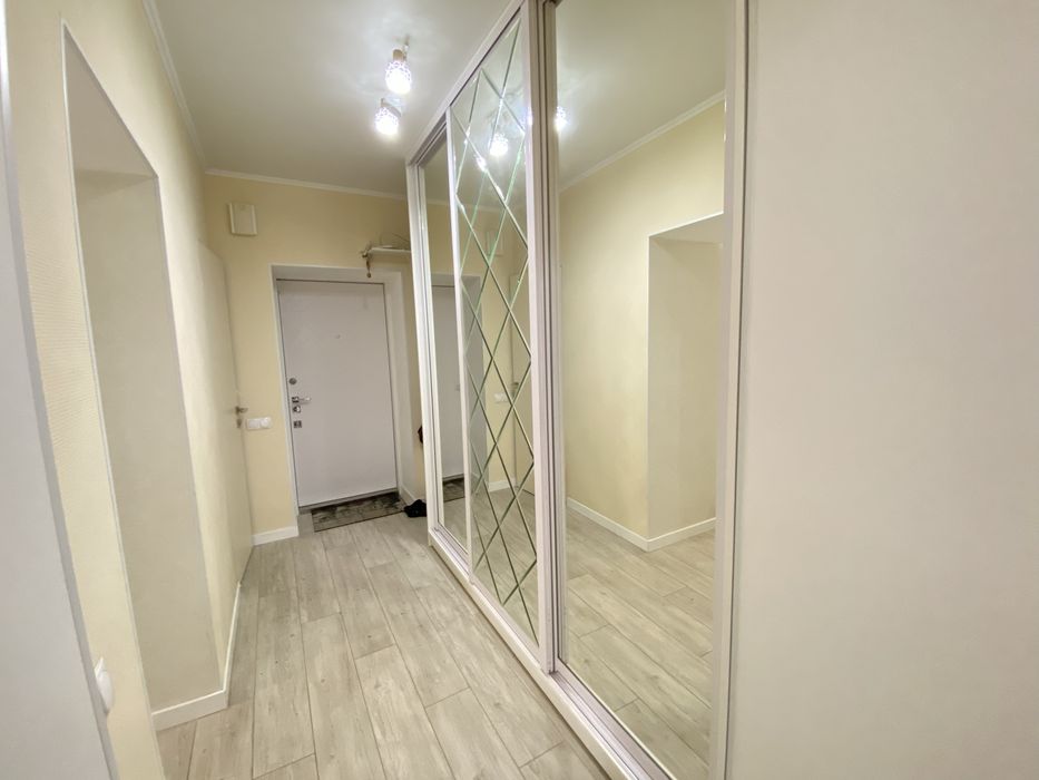 Продам в новобудові 4к квартиру з ремонтом, ЖК Лазурний на Намиві