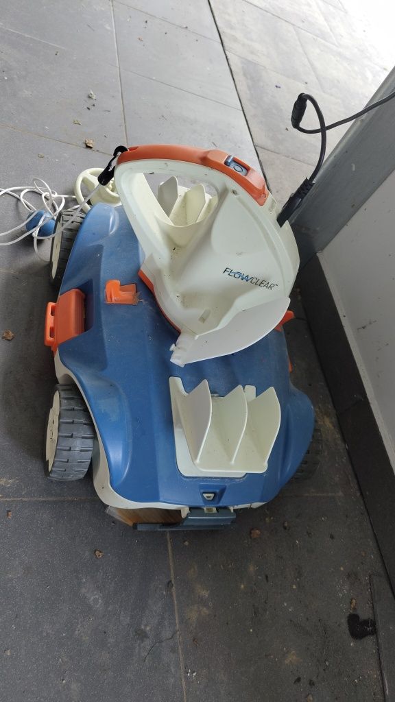 Robot Basenowy Bestway sprawny automatyczny do nie wielkoego basenu