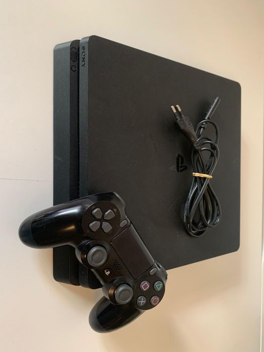 PS4 c/comando e 8 JOGOS