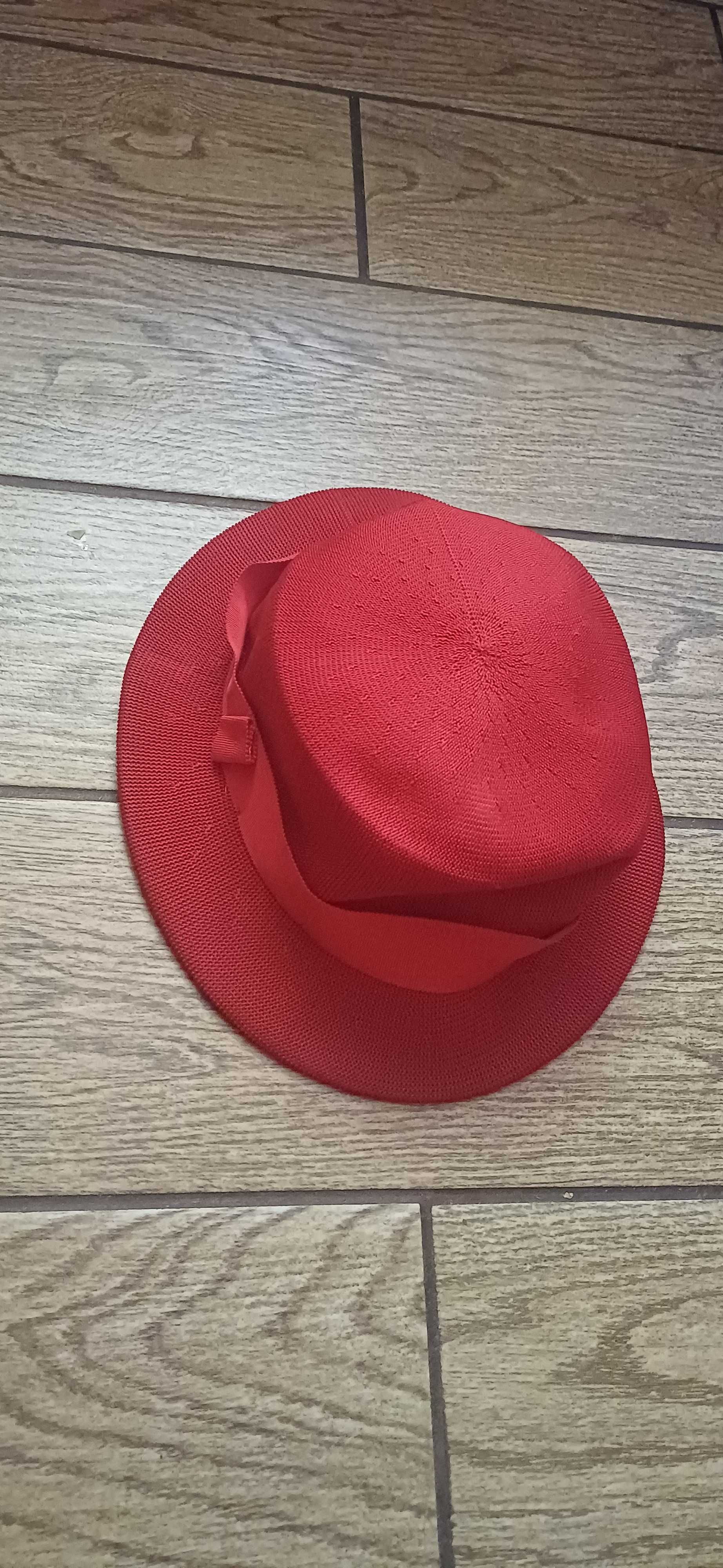 Czerwony kapelusz Kangol