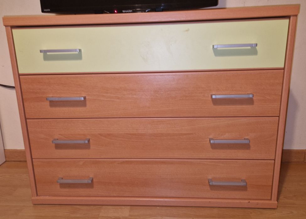 Comoda para quarto de criança
