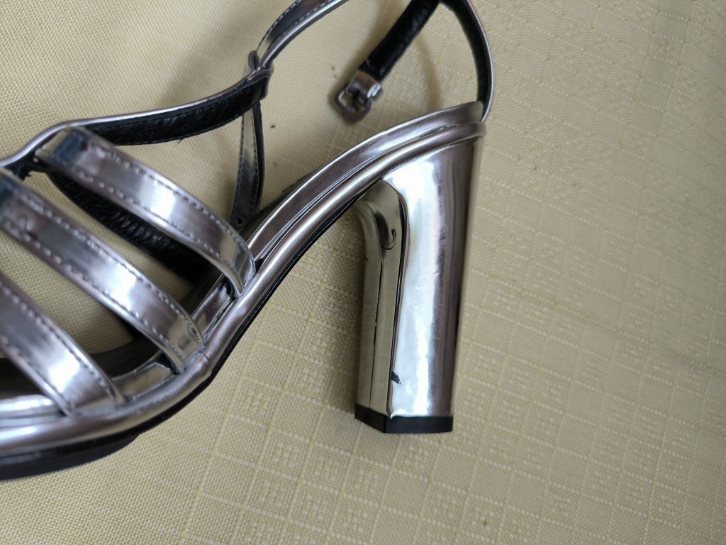 Czółenka damskie na obcasie, srebrne, Zara, 38, nowe