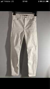 Białe damskie spodnie