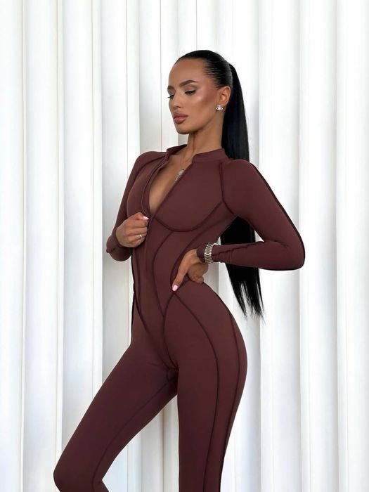 Комбінезон з відкритою спиною