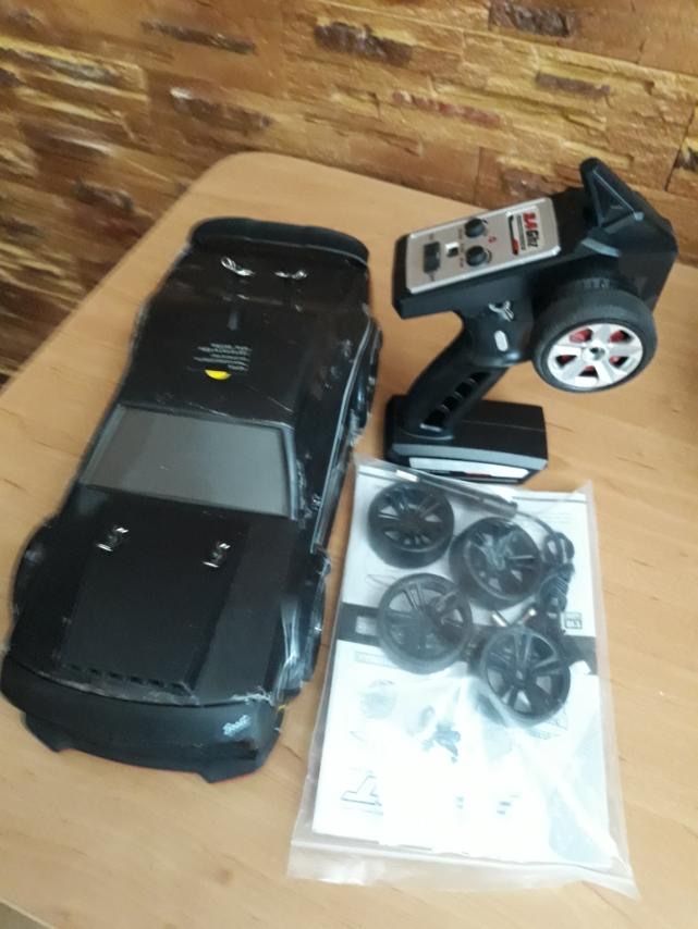 Машинка на радиоуправлении 4x4 дрифт версия