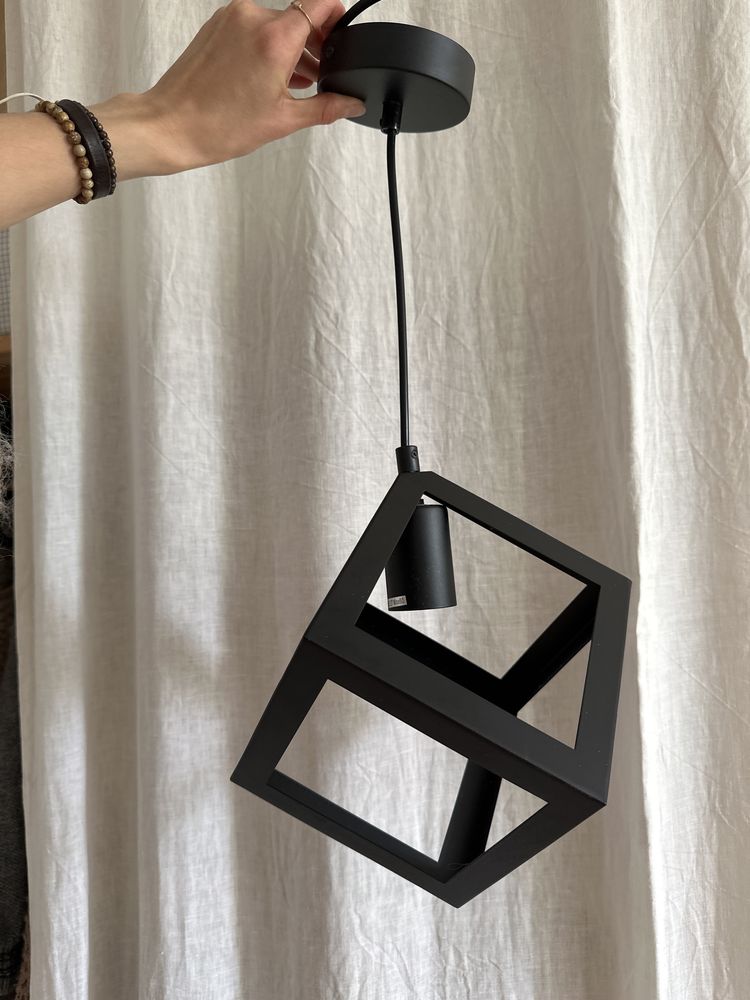 Lampa żyrandol industrialny geometryczny czarny minimalistyczny
