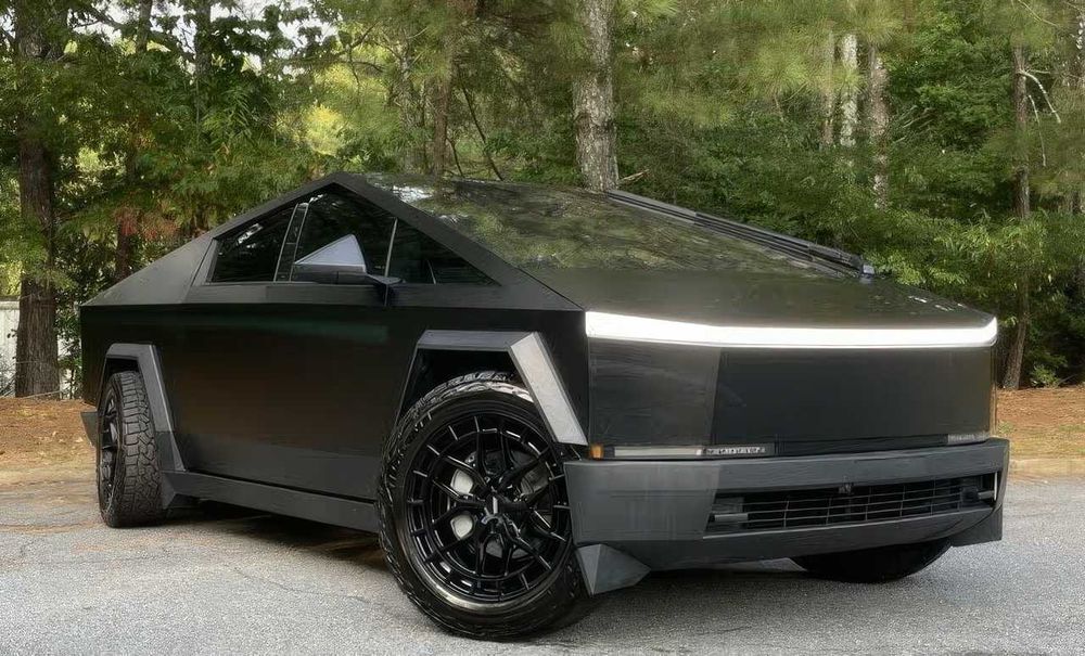Tesla Cybertruck      2024