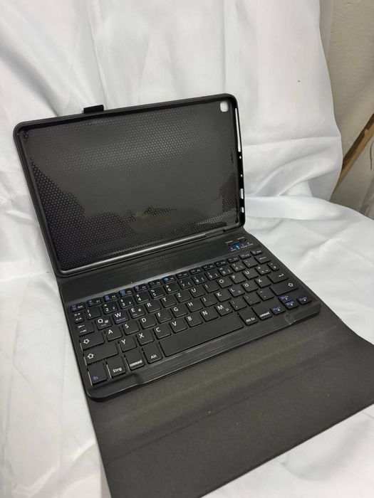 Etui z klawiaturą do iPad Air 11" / 10.9" 2025/2024/2022/2020