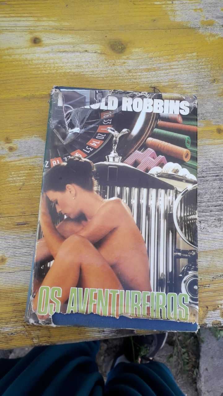 Livro Os aventureiros de Harold Robbins